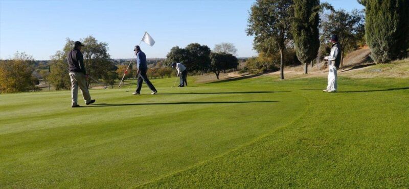 ESCUELA DE GOLF “EL ROBLEDAL GOLF”